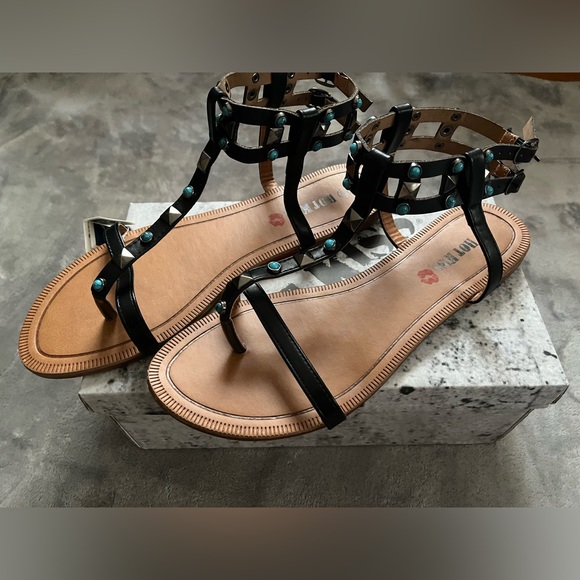 Hot Kiss Black Beaded and Studded Flat Sandals New with Box - Picture 3 of 16